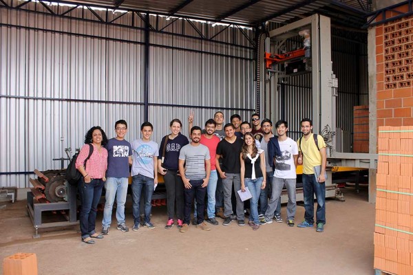 Cerâmica Formigari recebeu visita dos estudantes da UNESP